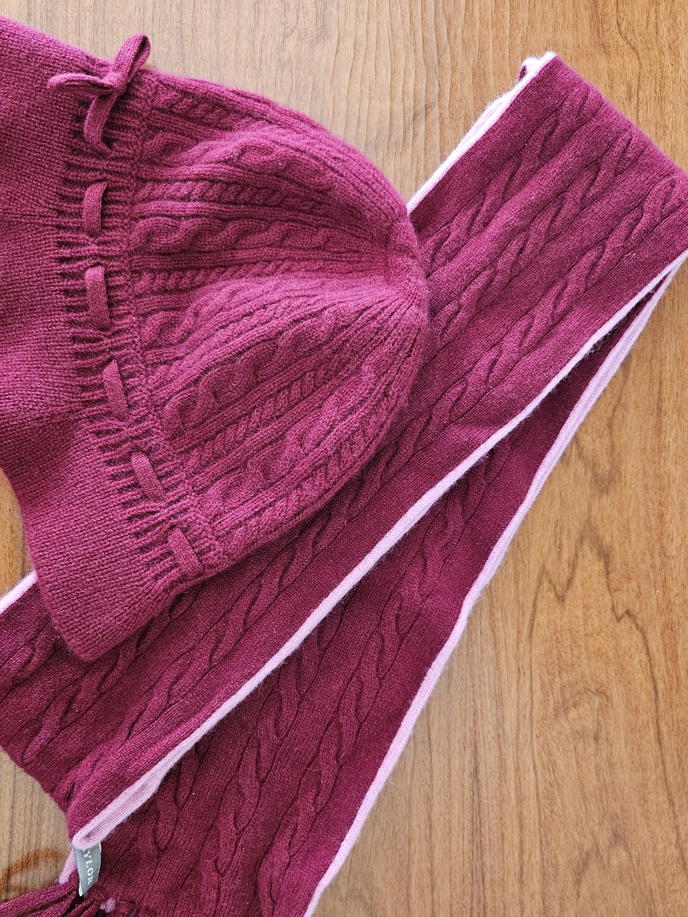 ANN TAYLOR 100% Cashmere Cable Knit Beanie and Scarf Set - Berry Pink